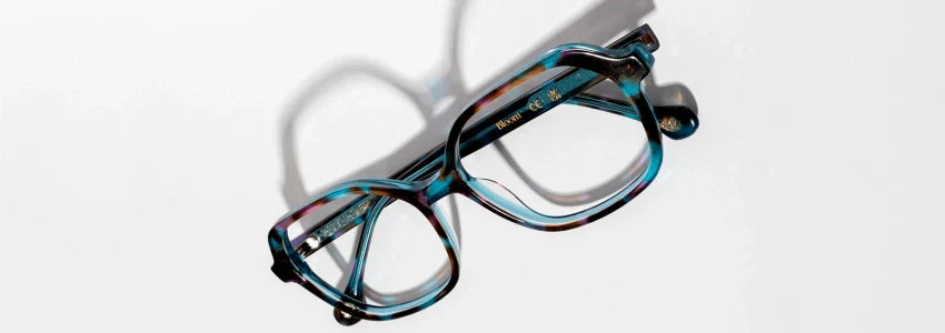 How to choose glasses for your long face shape: A complete guide